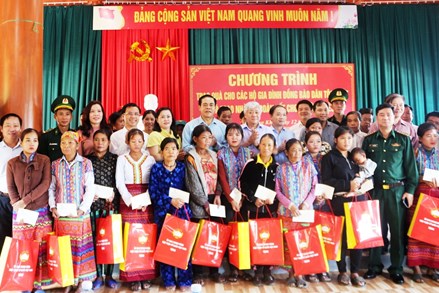UBTƯ MTTQ Việt Nam ban hành Kế hoạch thăm, tặng quà Tết Nguyên đán 2023 cho người nghèo, người có hoàn cảnh khó khăn