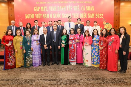UBTƯ MTTQ Việt Nam gặp mặt, vinh danh kiều bào tiêu biểu năm 2022