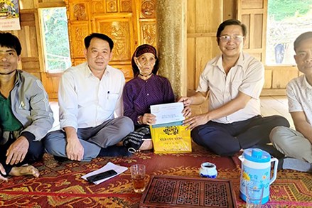 Quảng Trị: Mặt trận Tổ quốc huyện Hướng Hóa chăm lo cho người nghèo