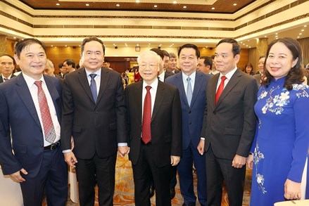 Tổng Bí thư Nguyễn Phú Trọng dự Lễ kỷ niệm 60 năm Ngày Chủ tịch Hồ Chí Minh gặp mặt đội ngũ trí thức
