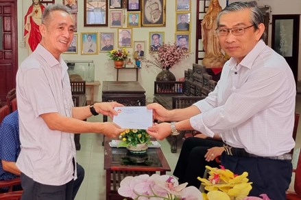 Chủ tịch UBMTTQ Việt Nam tỉnh Trà Vinh thăm, chúc mừng lễ Phục sinh năm 2023