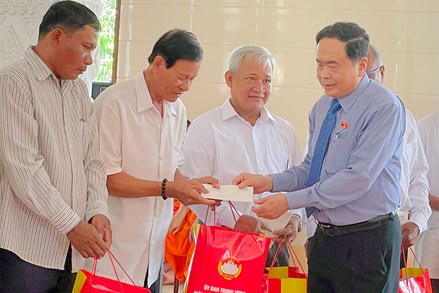 Phó Chủ tịch Thường trực Quốc hội Trần Thanh Mẫn chúc Tết cổ truyền Chôl Chnăm Thmây tại thành phố Cần Thơ