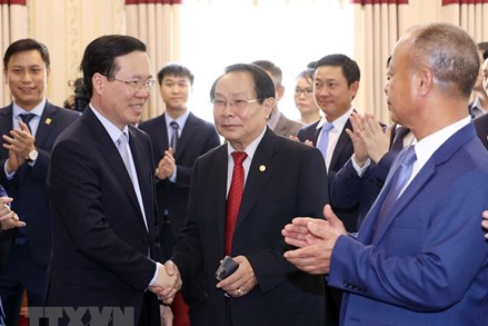 Chủ tịch nước Võ Văn Thưởng thăm Đại sứ quán và cộng đồng người Việt tại Lào