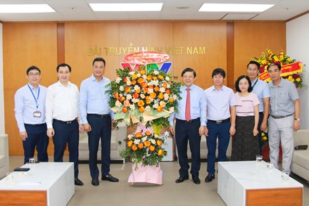 Phó Chủ tịch Nguyễn Hữu Dũng thăm, chúc mừng các cơ quan báo chí nhân kỷ niệm 98 năm Ngày báo chí cách mạng Việt Nam