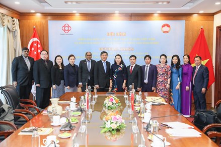 UBTƯ MTTQ Việt Nam và Hiệp hội Nhân dân Singapore trao đổi giải pháp trong vận động, tập hợp nhân dân