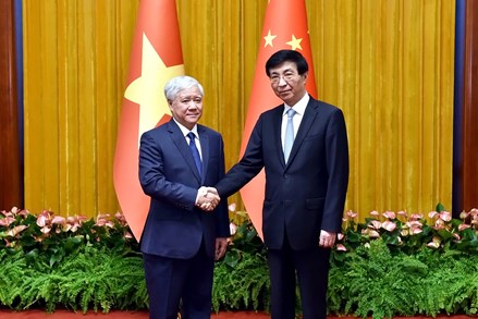 Chủ tịch Ủy ban Trung ương MTTQ Việt Nam Đỗ Văn Chiến hội đàm với Chủ tịch Chính Hiệp Trung Quốc Vương Hộ Ninh
