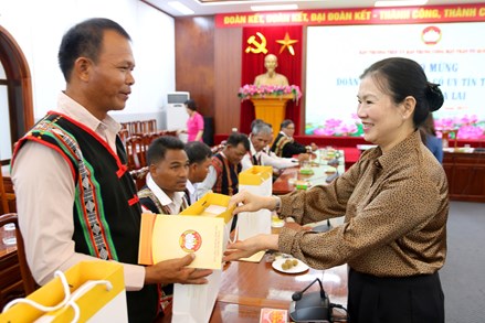 Phó Chủ tịch Trương Thị Ngọc Ánh gặp mặt Đoàn đại biểu người có uy tín tiêu biểu tỉnh Gia Lai