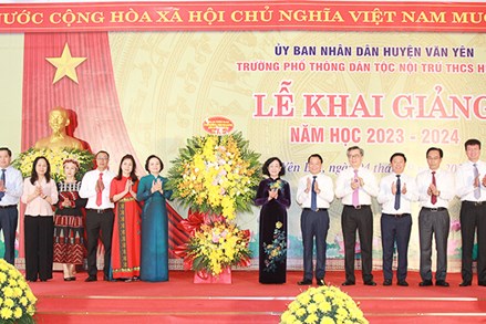 Thường trực Ban Bí thư Trương Thị Mai dự khai giảng năm học mới và làm việc tại tỉnh Yên Bái