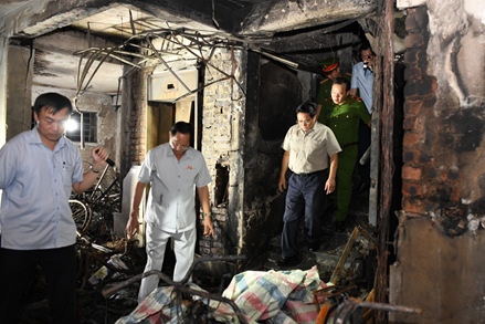 Thủ tướng Phạm Minh Chính thị sát hiện trường vụ cháy đặc biệt nghiêm trọng tại Hà Nội