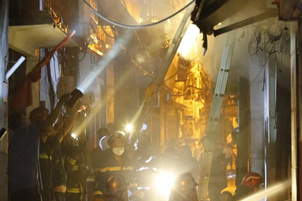 Thủ tướng chỉ đạo tập trung khắc phục hậu quả vụ cháy ở phố Khương Hạ (Hà Nội)