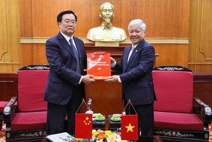 Chủ tịch Đỗ Văn Chiến tiếp Chủ nhiệm Ủy ban Kinh tế Chính hiệp toàn quốc Trung Quốc Vương Quốc Sinh