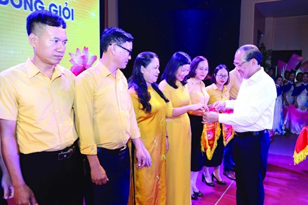 Phó Chủ tịch Hoàng Công Thuỷ dự Hội thi Ban giám sát đầu tư của cộng đồng giỏi của tỉnh Nghệ An