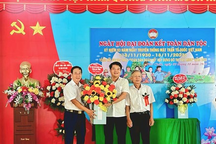 Hà Tĩnh: Chủ tịch Ủy ban MTTQ tỉnh chung vui ngày hội đại đoàn kết tại Hương Sơn