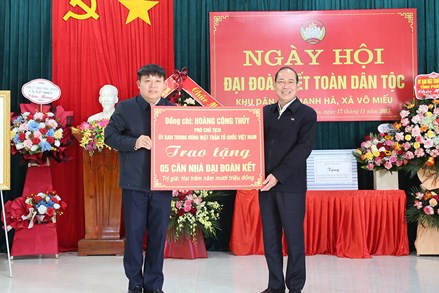 Phó Chủ tịch Hoàng Công Thủy dự Ngày hội Đại đoàn kết tại khu dân cư Thanh Hà, huyện Thanh Sơn, tỉnh Phú Thọ