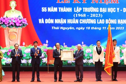 Chủ tịch Đỗ Văn Chiến dự Lễ Kỷ niệm 55 năm thành lập Trường Đại học Y - Dược Thái Nguyên
