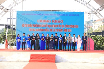Phó Chủ tịch Nguyễn Hữu Dũng dự chung khảo hội thi tuyên truyền viên giỏi về Quy tắc ứng xử nơi công cộng