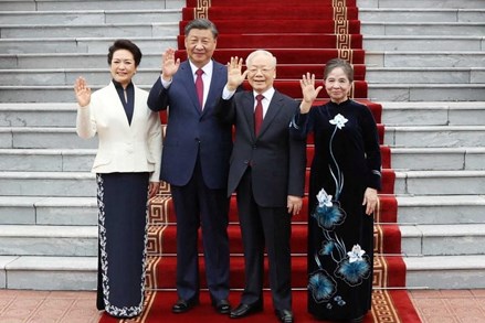 Tổng Bí thư Nguyễn Phú Trọng và Phu nhân chủ trì Lễ đón chính thức Tổng Bí thư, Chủ tịch nước Trung Quốc Tập Cận Bình và Phu nhân