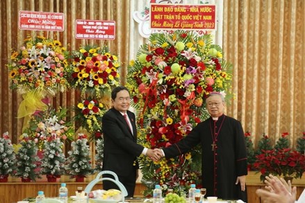 Phó Chủ tịch Quốc hội Trần Thanh Mẫn thăm, chúc mừng Giáng sinh tại Cần Thơ