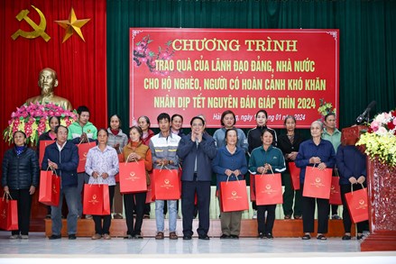 Thủ tướng thăm, tặng quà người nghèo tỉnh Hải Dương nhân dịp Tết Nguyên đán