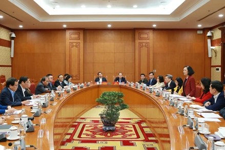Thường trực Ban Bí thư Trương Thị Mai chủ trì giao ban với một số hội quần chúng 
