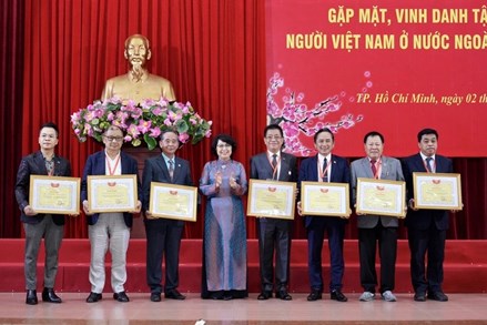 Ủy ban Trung ương MTTQ Việt Nam gặp mặt, vinh danh 7 tập thể, 15 cá nhân người Việt Nam ở nước ngoài tiêu biểu
