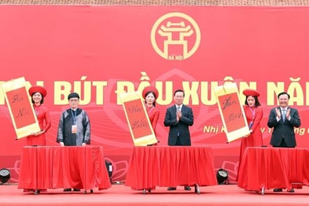 Chủ tịch nước Võ Văn Thưởng khai bút đầu xuân tại Khu Lưu niệm Nguyễn Trãi