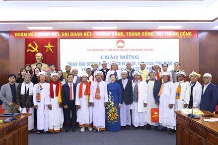 Phó Chủ tịch Trương Thị Ngọc Ánh tiếp đoàn đại biểu chức sắc, chức việc, cốt cán tôn giáo vùng đồng bào Chăm tỉnh Ninh Thuận