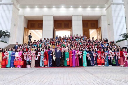 Tỏa sáng phẩm chất cao đẹp của người Phụ nữ Việt Nam, góp phần xây dựng đất nước ngày càng hùng cường, thịnh vượng, nhân dân ấm no, hạnh phúc