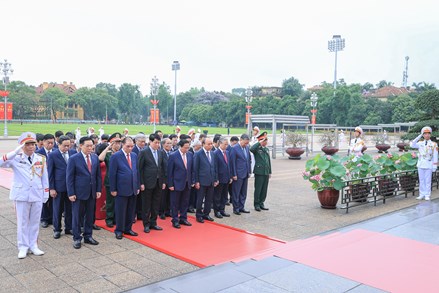 Lãnh đạo Đảng, Nhà nước viếng Chủ tịch Hồ Chí Minh và các Anh hùng liệt sĩ