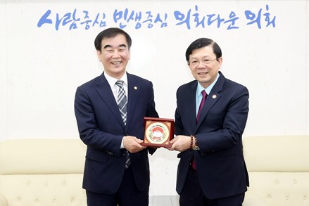 Đoàn đại biểu cấp cao Ủy ban Trung ương MTTQ Việt Nam do Phó Chủ tịch Nguyễn Hữu Dũng làm trưởng đoàn thăm và làm việc tại Hàn Quốc