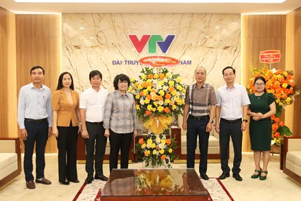 Phó Chủ tịch Tô Thị Bích Châu thăm, tặng quà các cơ quan báo chí nhân kỷ niệm 99 năm Ngày báo chí cách mạng Việt Nam