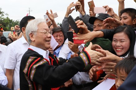 Hình ảnh Tổng Bí thư Nguyễn Phú Trọng với đồng bào các dân tộc thiểu số trên cả nước