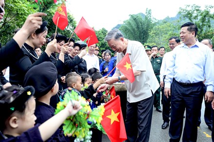 Vai trò trung tâm của nhân dân trong sự nghiệp cách mạng của Đảng và dân tộc - Những bài học lịch sử và các giá trị cần tiếp tục vận dụng sáng tạo trong giai đoạn phát triển mới của đất nước