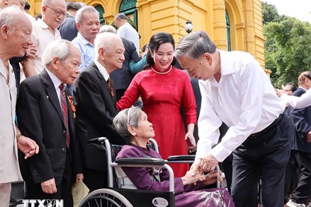 Tổng Bí thư, Chủ tịch nước Tô Lâm gặp thân mật cán bộ từng trực tiếp phục vụ Bác Hồ