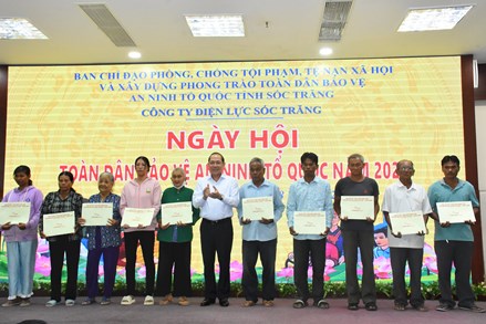 Phó Chủ tịch Hoàng Công Thuỷ dự Ngày hội toàn dân bảo vệ an ninh Tổ quốc tại Sóc Trăng