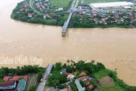 Thủ tướng chỉ đạo tập trung khắc phục sự cố sập cầu Phong Châu, ứng phó, khắc phục hậu quả mưa lũ, sạt lở