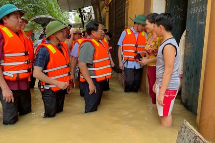 Thủ tướng về xã bị cô lập của Bắc Giang, kiểm tra công tác ứng phó mưa lũ