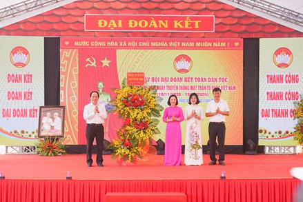 Bí thư Thành ủy Hải Phòng Lê Tiến Châu tham dự Ngày hội Đại đoàn kết toàn dân tộc tại xã Hữu Bằng, huyện Kiến Thụy