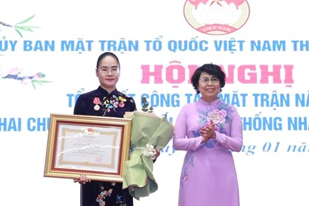 Thể hiện vai trò là trung tâm đại đoàn kết tập hợp nhân dân để xây dựng Thủ đô văn minh, hạnh phúc