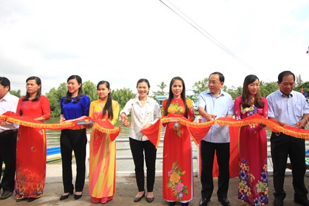 Phó Chủ tịch Trương Thị Ngọc Ánh dự Lễ khánh thành bờ kè chống sạt lở tỉnh Cà mau