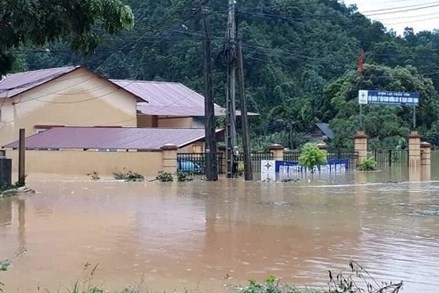 Mặt trận Trung ương bước đầu hỗ trợ nhân dân các tỉnh bị thiệt hại do mưa lũ  