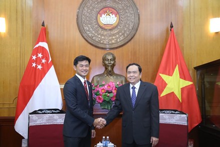 Chủ tịch Trần Thanh Mẫn tiếp đoàn đại biểu cấp cao Hiệp hội Nhân dân Singapore