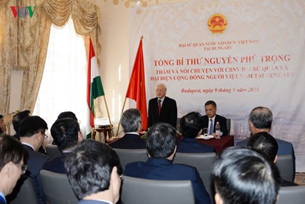 Tổng Bí thư: Mỗi người Việt hãy là cầu nối cho mối quan hệ với Hungary