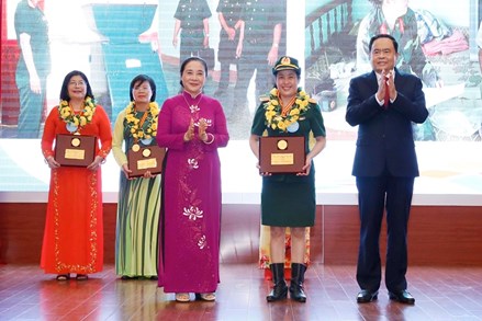 Tôn vinh tài năng, trí tuệ phụ nữ Việt Nam