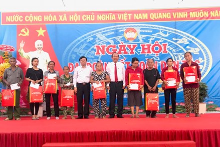 Phó Thủ tướng Thường trực Trương Hòa Bình dự Ngày hội Đại đoàn kết tại Bình Dương