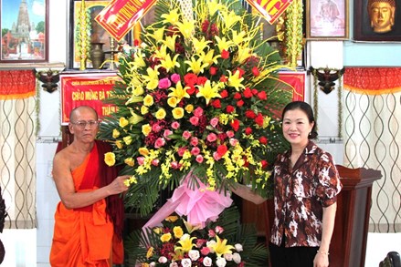 Phó Chủ tịch Trương Thị Ngọc Ánh chúc Tết Chôl Chnăm Thmây tại Bạc Liêu