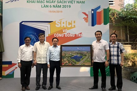 Đoàn công tác thành phố Vĩnh Yên dự Ngày Sách Việt Nam tại TP. Hồ Chí Minh