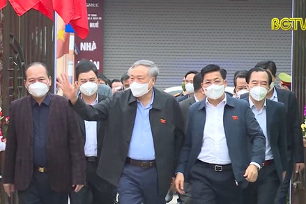 Chánh án TAND tối cao Nguyễn Hoà Bình dự Ngày hội Đại đoàn kết toàn dân tộc tại tỉnh Bắc Giang