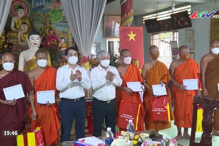 Chủ tịch Đỗ Văn Chiến chúc Tết Chôl Chnăm Thmây tại tỉnh Hậu Giang