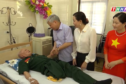 Chủ tịch Đỗ Văn Chiến thăm, tặng quà các thương binh nặng tại Trung tâm điều dưỡng thương binh Duy Tiên, tỉnh Hà Nam